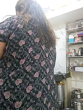 Snapshot of Ravina_patil1 chatting on February 5, 4:25 pm Ravina patil1 online show from February 5, 4:25 pm