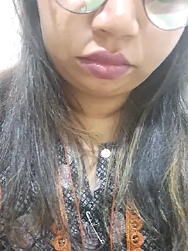 Snapshot of Ravina_patil1 chatting on February 5, 7:31 pm Ravina patil1 online show from February 5, 7:31 pm