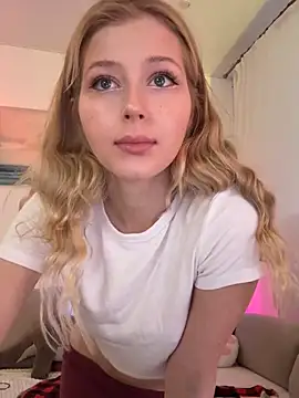 LunaRase online show from December 16, 9:58 am