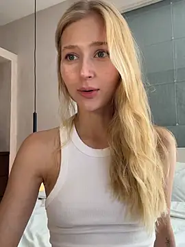 LunaRase online show from February 21, 3:40 am