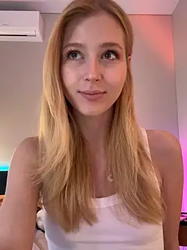 LunaRase online show from May 21, 10:22 am