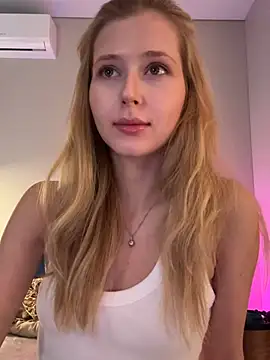 Snapshot of LunaRase chatting on June 24, 7:07 am LunaRase online show from June 24, 7:07 am