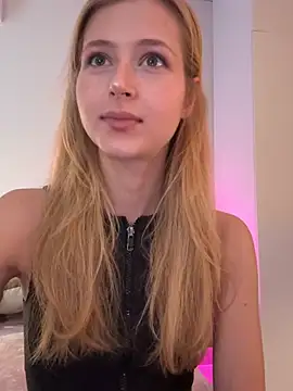Snapshot of LunaRase chatting on June 27, 8:41 am LunaRase online show from June 27, 8:41 am
