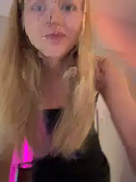 Snapshot of LunaRase chatting on July 18, 6:01 pm LunaRase online show from July 18, 6:01 pm