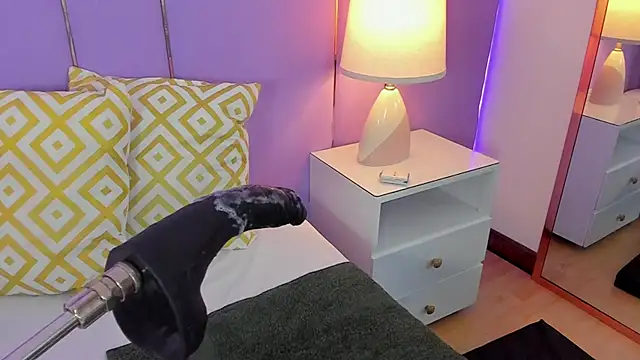 SophyRuiz  online show from April 2, 11:52 am