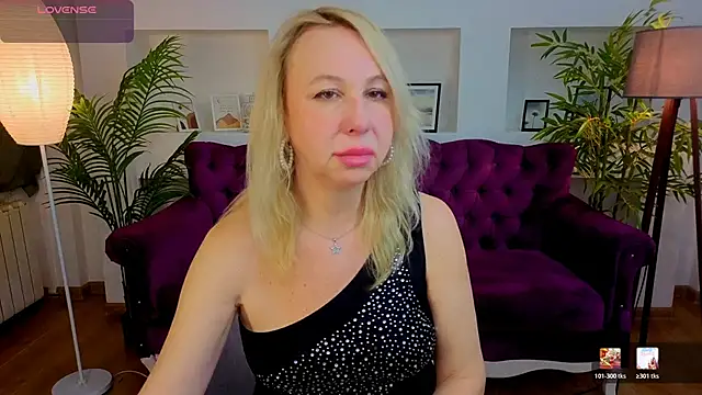 Snapshot of Anny_Jey_ chatting on April 24, 6:10 pm Anny Jey online show from April 24, 6:10 pm