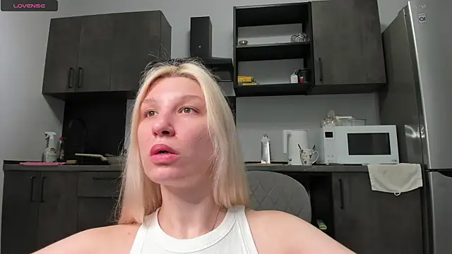 Snapshot of Linaa_Land chatting on July 29, 6:39 pm Linaa Land online show from July 29, 6:39 pm