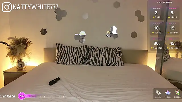 Snapshot of -KATTY- chatting on October 19, 10:43 pm -KATTY- online show from October 19, 10:43 pm