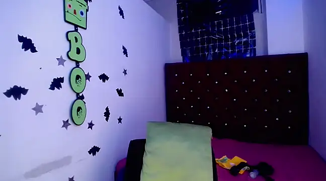 Snapshot of angelinebigcock chatting on February 26, 9:21 am angelinebigcock online show from February 26, 9:21 am