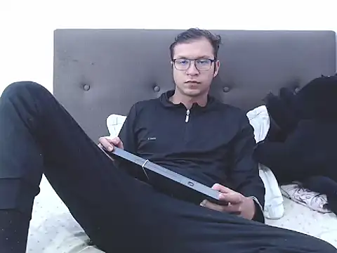 Snapshot of andy_loverxx chatting on February 7, 1:42 am andy loverxx online show from February 7, 1:42 am