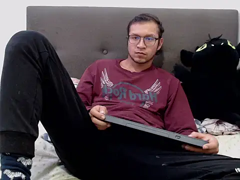 Snapshot of andy_loverxx chatting on February 14, 5:48 am andy loverxx online show from February 14, 5:48 am