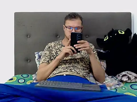 Snapshot of andy_loverxx chatting on February 22, 12:01 am andy loverxx online show from February 22, 12:01 am