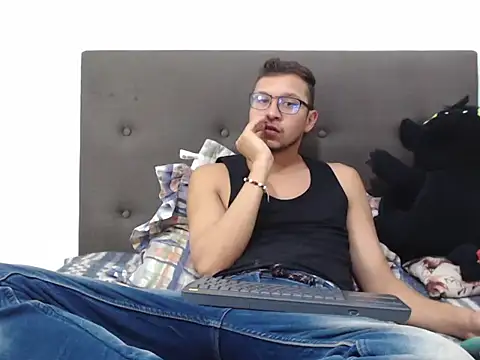 Snapshot of andy_loverxx chatting on February 24, 11:58 pm andy loverxx online show from February 24, 11:58 pm