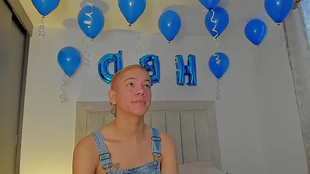 JulianRose 1 online show from October 13, 11:32 am