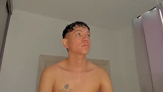 JulianRose 1 online show from April 18, 11:58 am