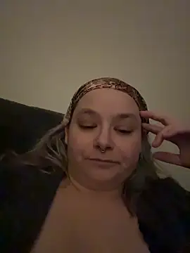 Snapshot of kitten0760 chatting on May 6, 1:14 am kitten0760 online show from May 6, 1:14 am