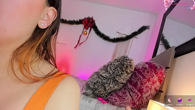 Snapshot of Eyleen_24 chatting on December 17, 10:22 pm Eyleen 24 online show from December 17, 10:22 pm