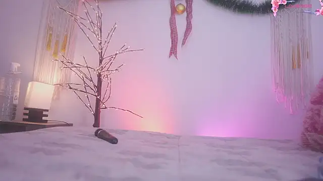 Snapshot of Eyleen_24 chatting on December 23, 7:20 pm Eyleen 24 online show from December 23, 7:20 pm