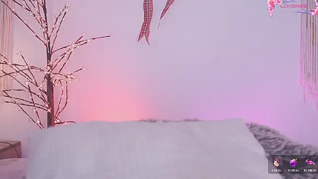 Snapshot of Eyleen_24 chatting on December 23, 10:23 pm Eyleen 24 online show from December 23, 10:23 pm