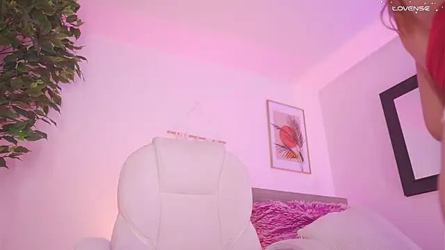 Snapshot of Eyleen_24 chatting on March 19, 10:42 pm Eyleen 24 online show from March 19, 10:42 pm