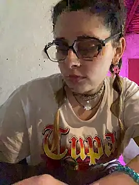Snapshot of FlorBich chatting on April 24, 6:54 pm FlorBich online show from April 24, 6:54 pm
