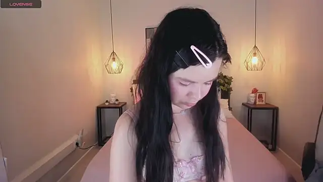 Snapshot of Lil_Amelie chatting on June 24, 9:30 am Lil Amelie online show from June 24, 9:30 am