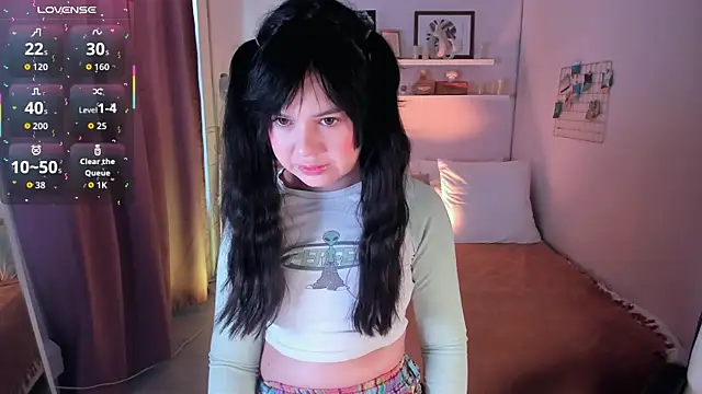 Snapshot of Lil_Amelie chatting on July 5, 9:49 am Lil Amelie online show from July 5, 9:49 am