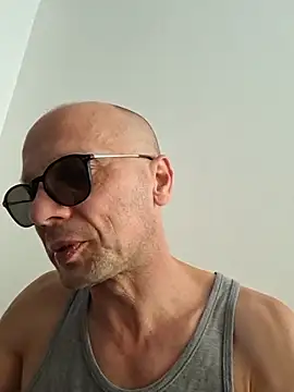 Snapshot of wedge75 chatting on June 17, 2:29 pm wedge75 online show from June 17, 2:29 pm