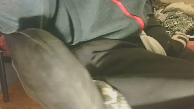 T0Yforeskin online show from April 11, 10:25 pm