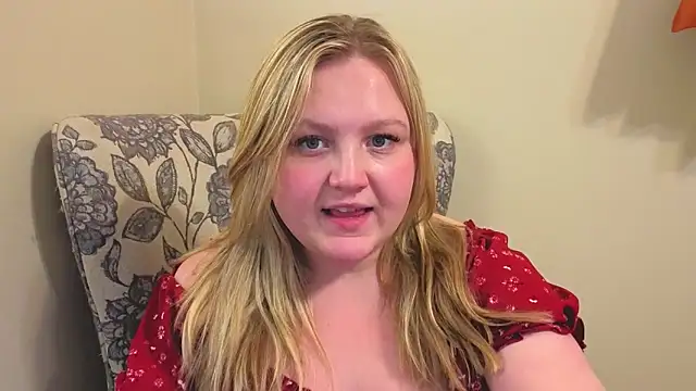 Snapshot of PhatAssBlond chatting on April 19, 2:11 am PhatAssBlond online show from April 19, 2:11 am