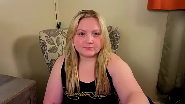 Snapshot of PhatAssBlond chatting on June 24, 9:36 pm PhatAssBlond online show from June 24, 9:36 pm