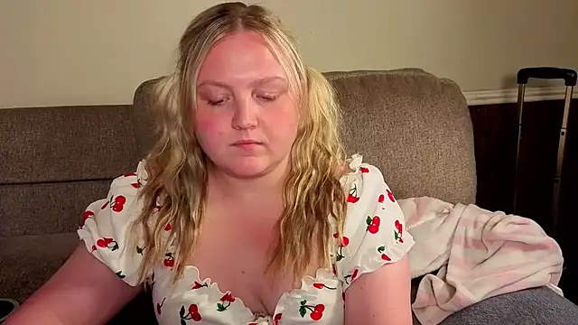 Snapshot of PhatAssBlond chatting on July 4, 1:12 am PhatAssBlond online show from July 4, 1:12 am