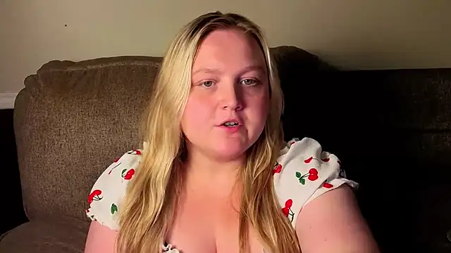Snapshot of PhatAssBlond chatting on August 7, 4:14 am PhatAssBlond online show from August 7, 4:14 am