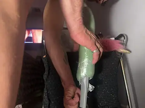 Snapshot of Amarok39 chatting on December 13, 1:01 pm Amarok39 online show from December 13, 1:01 pm