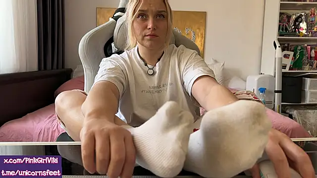 unicornsfeet online show from April 9, 9:58 am