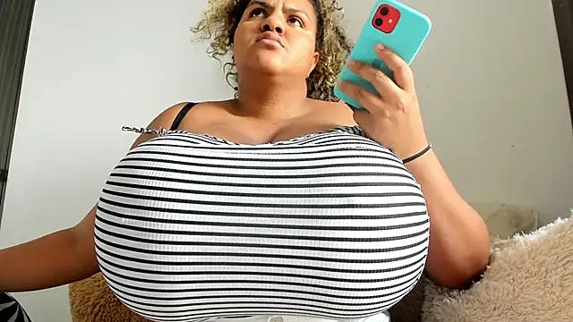 bigmom69  online show from April 16, 5:25 pm