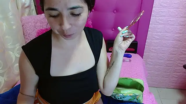 Snapshot of kendall_all4u chatting on December 28, 5:33 am kendall all4u online show from December 28, 5:33 am