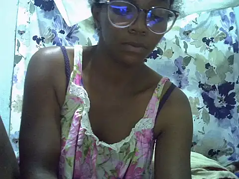 ElianeHot online show from May 2, 9:53 pm