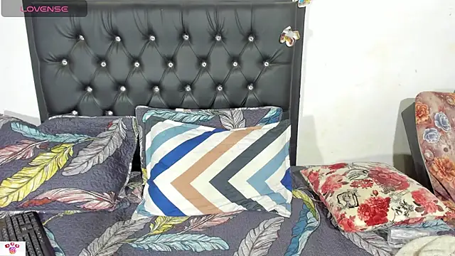 Snapshot of Darlyquenn11 chatting on December 23, 6:00 am Darlyquenn11 online show from December 23, 6:00 am