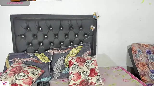 Snapshot of Darlyquenn11 chatting on December 28, 3:15 am Darlyquenn11 online show from December 28, 3:15 am