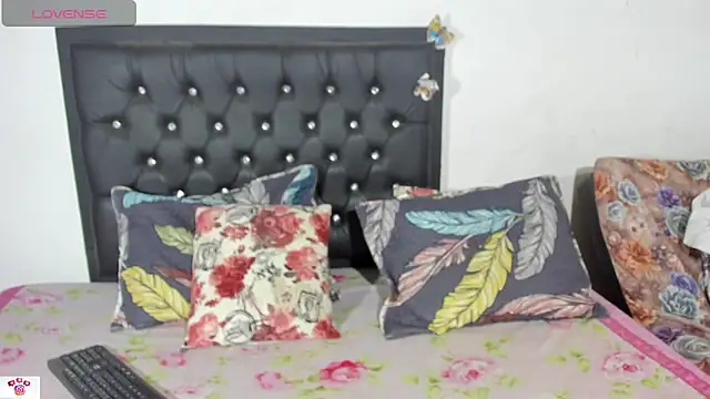 Snapshot of Darlyquenn11 chatting on December 29, 3:54 am Darlyquenn11 online show from December 29, 3:54 am