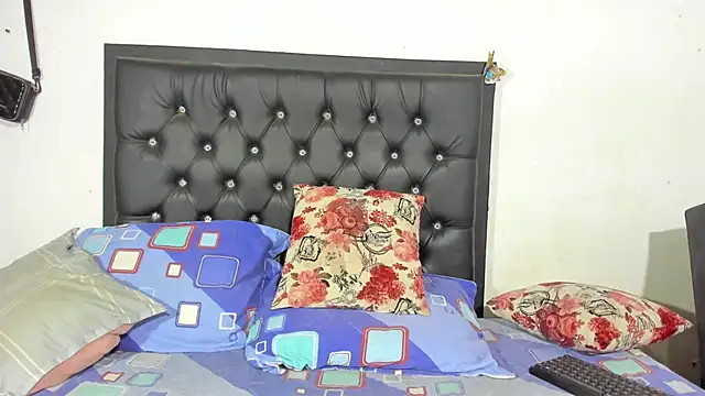 Snapshot of Darlyquenn11 chatting on February 1, 4:14 am Darlyquenn11 online show from February 1, 4:14 am