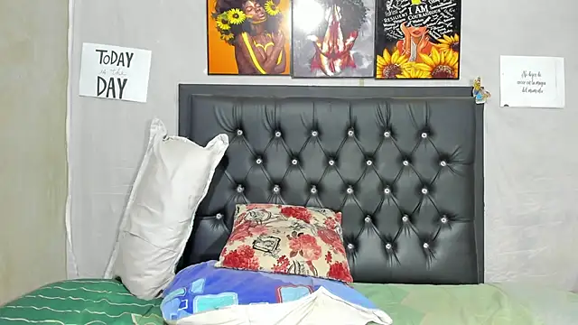 Snapshot of Darlyquenn11 chatting on February 11, 9:31 am Darlyquenn11 online show from February 11, 9:31 am