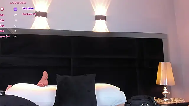 Snapshot of MiaStor chatting on March 13, 8:43 pm MiaStor online show from March 13, 8:43 pm