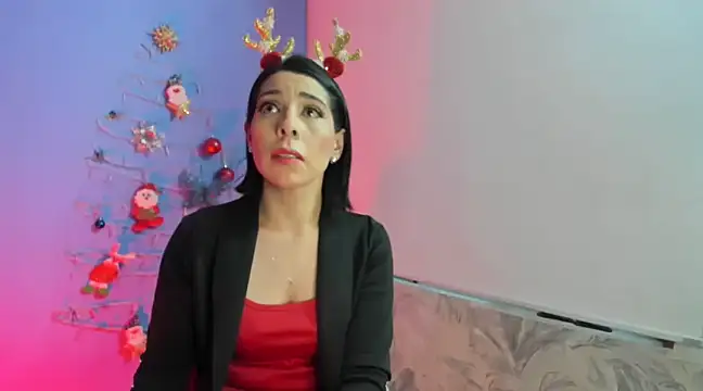 Snapshot of AdelleLennox_cg chatting on December 29, 11:18 am AdelleLennox cg online show from December 29, 11:18 am