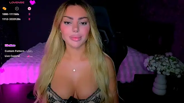 Snapshot of babyleilaa chatting on May 31, 7:59 pm babyleilaa online show from May 31, 7:59 pm