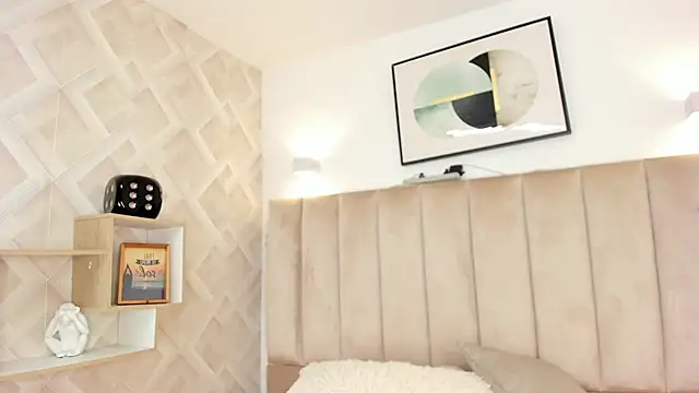 Anniie Queen online show from February 5, 4:17 am