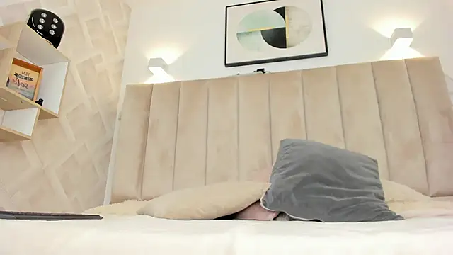 Anniie Queen online show from February 28, 3:40 am