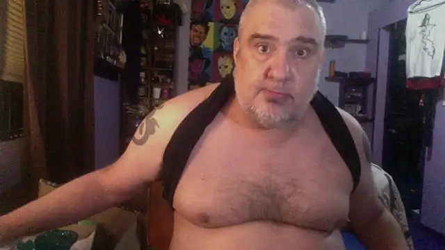 Snapshot of PerveyUncle chatting on February 7, 8:18 am PerveyUncle online show from February 7, 8:18 am