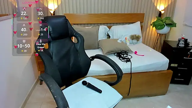 luciana ballesteros  online show from April 7, 12:05 pm